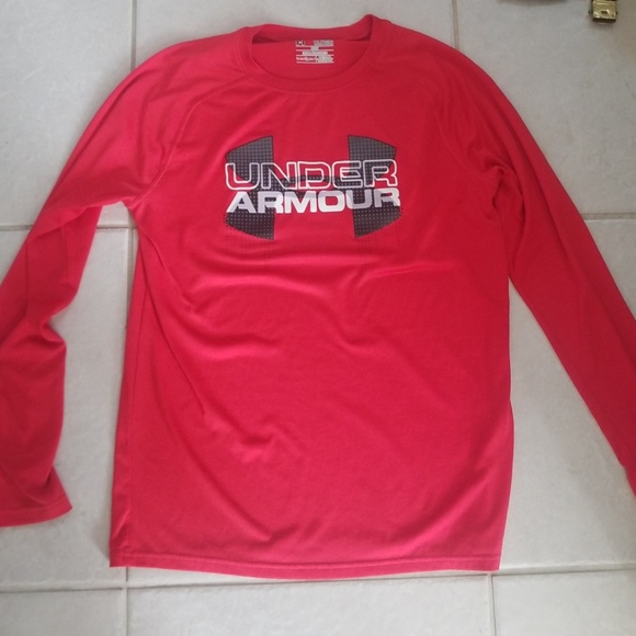 red long sleeve under armour shirt